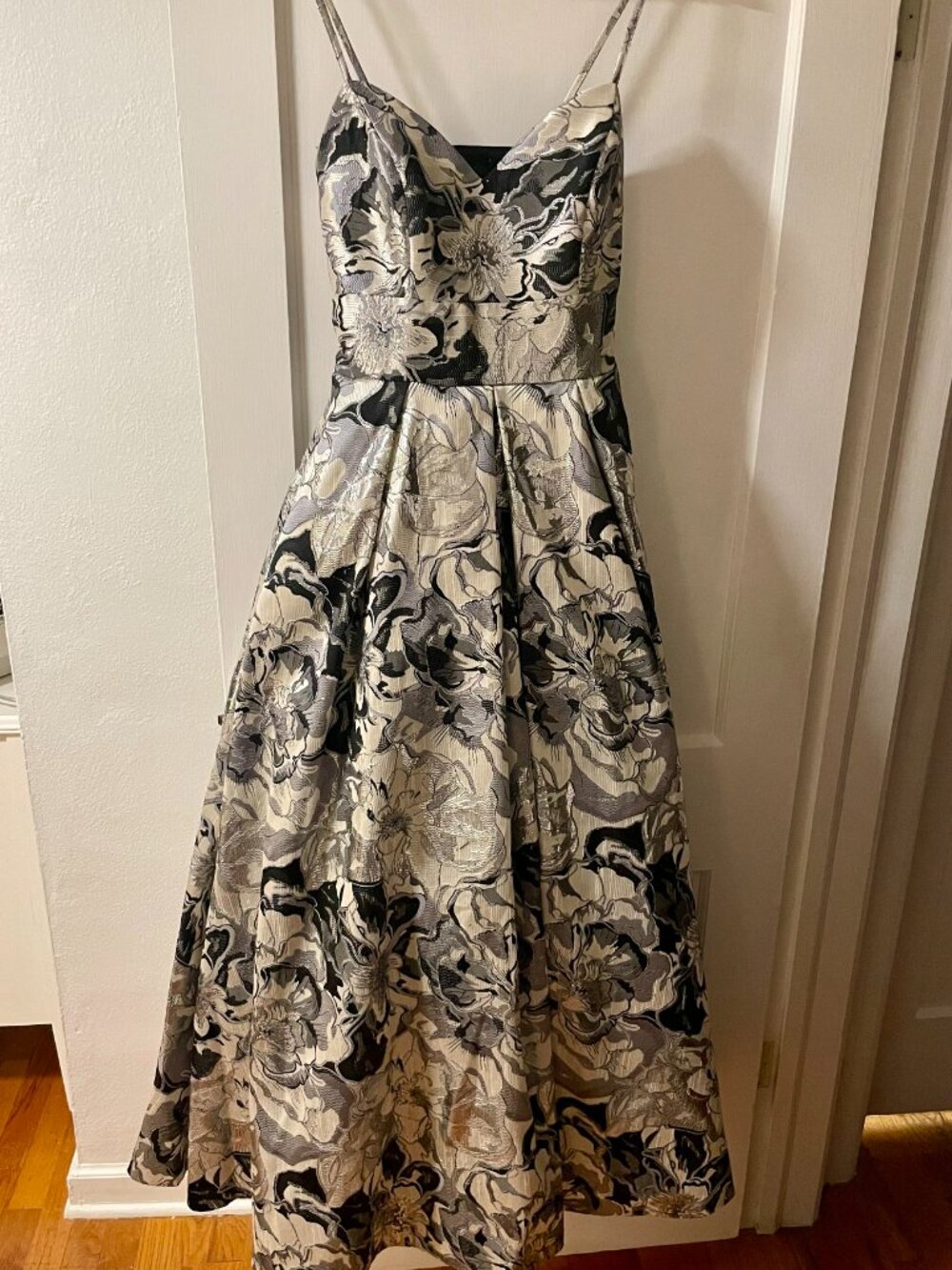 Like New Dave & Johnny Metallic Floral Jacquard Prom Gown Size 11/12